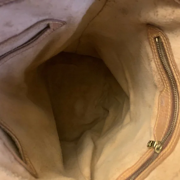 Louis Vuitton  Authentic Monogram GM Bucket Bag - Picture 10 of 14